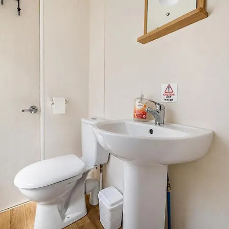 Cosy Dog-friendly Caravan At Bowland Fell In Yorkshire Ref 93022s Tosside