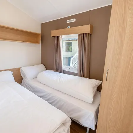 Cosy Dog-friendly Caravan At Bowland Fell In Yorkshire Ref 93022s *