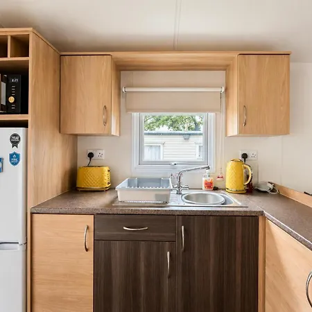Cosy Dog-friendly Caravan At Bowland Fell In Yorkshire Ref 93022s Holiday home Tosside