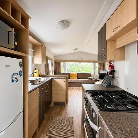 Holiday home Cosy Dog-friendly Caravan At Bowland Fell In Yorkshire Ref 93022s