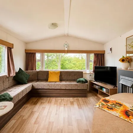 Holiday home Cosy Dog-friendly Caravan At Bowland Fell In Yorkshire Ref 93022s *