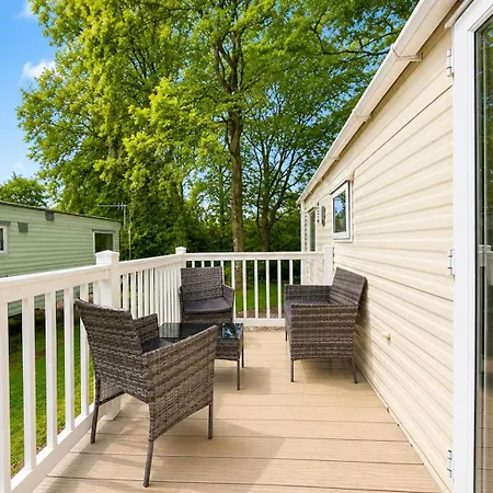 Cosy Dog-friendly Caravan At Bowland Fell In Yorkshire Ref 93022s * Tosside