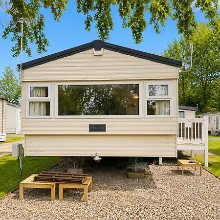 Cosy Dog-friendly Caravan At Bowland Fell In Yorkshire Ref 93022s Holiday home
