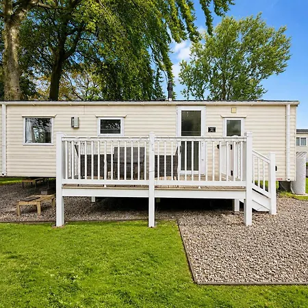 Cosy Dog-friendly Caravan At Bowland Fell In Yorkshire Ref 93022s Holiday home