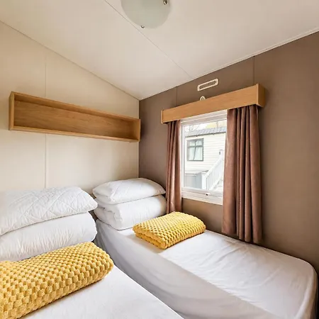 Cosy Dog-friendly Caravan At Bowland Fell In Yorkshire Ref 93022s *