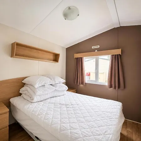Cosy Dog-friendly Caravan At Bowland Fell In Yorkshire Ref 93022s Holiday home