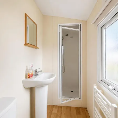 Holiday home Cosy Dog-friendly Caravan At Bowland Fell In Yorkshire Ref 93022s